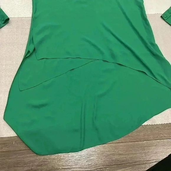 ❤️2/$50❤️[S]BCBGMAXAZRIA Green Blouse Mazie Split Neck High Low front/ back - Picture 11 of 11